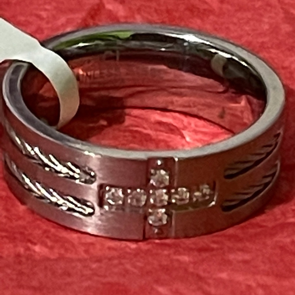 Mens beautiful cross ring with roped details